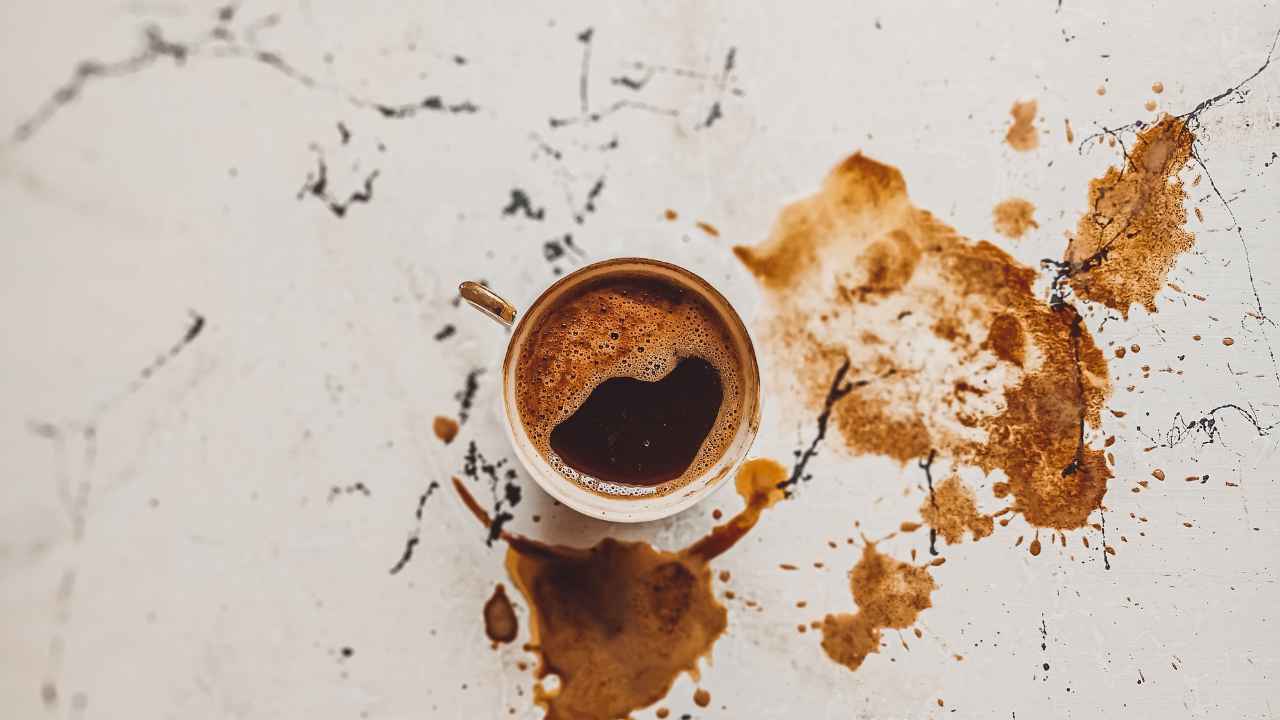 Come rimuovere le macchie di caffè - Blog.RicettaSprint