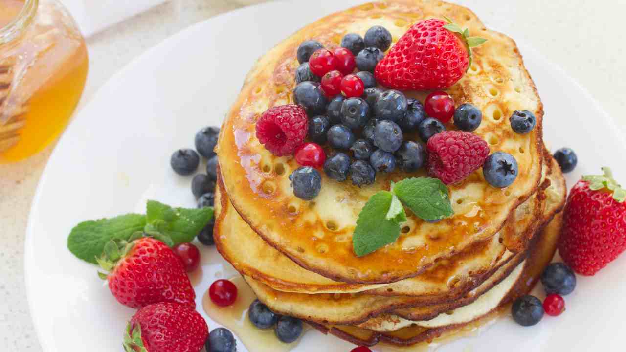 Pancake albumi e yogurt greco - blog.ricettasprint.it