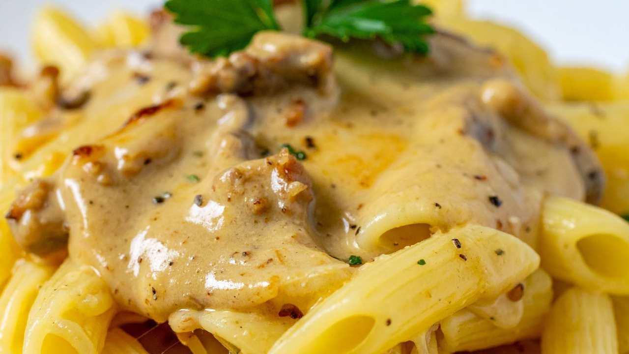 Pasta cremosa funghi noci - blog.ricettasprint.it