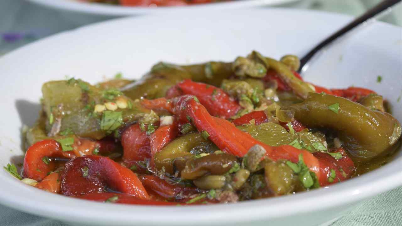 Peperoni all'insalata - blog.ricettasprint.it