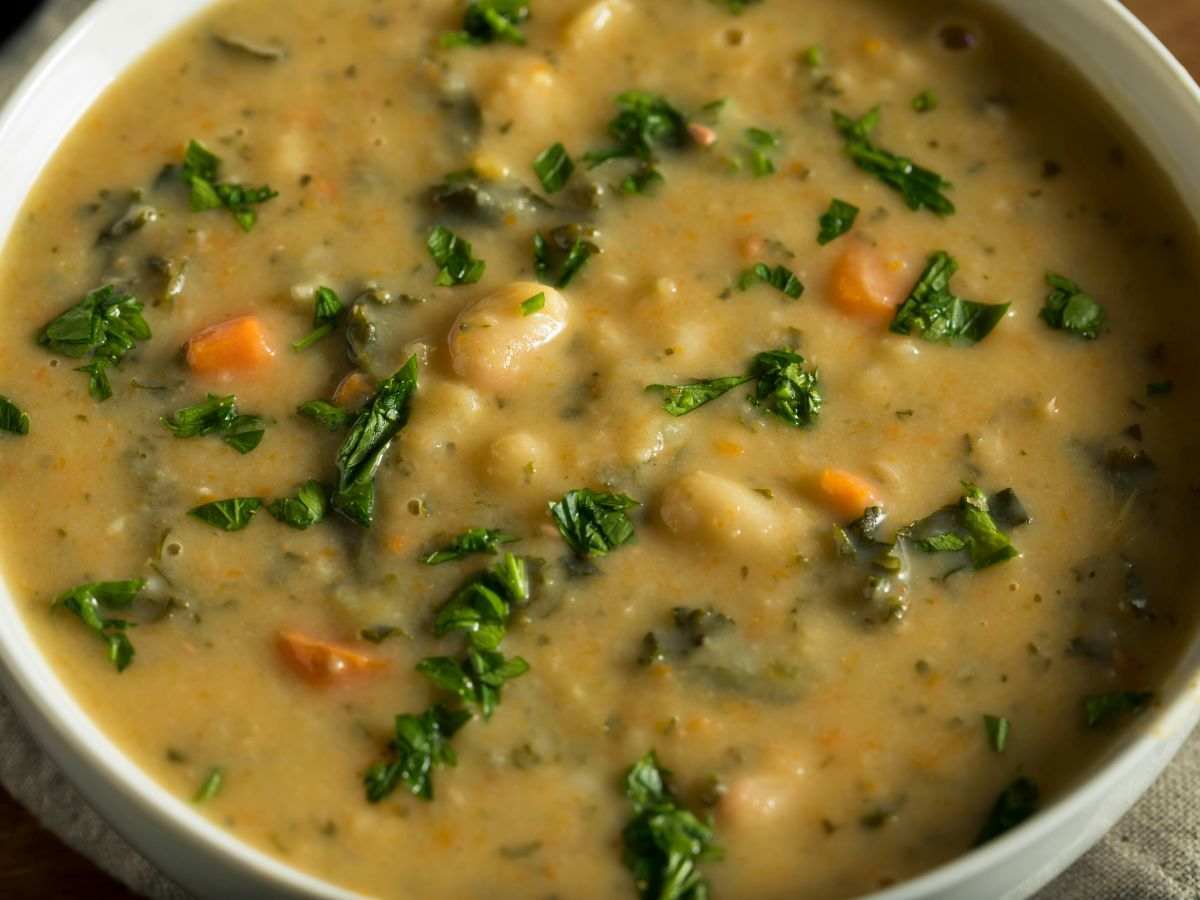 zuppa di fave con prezzemolo