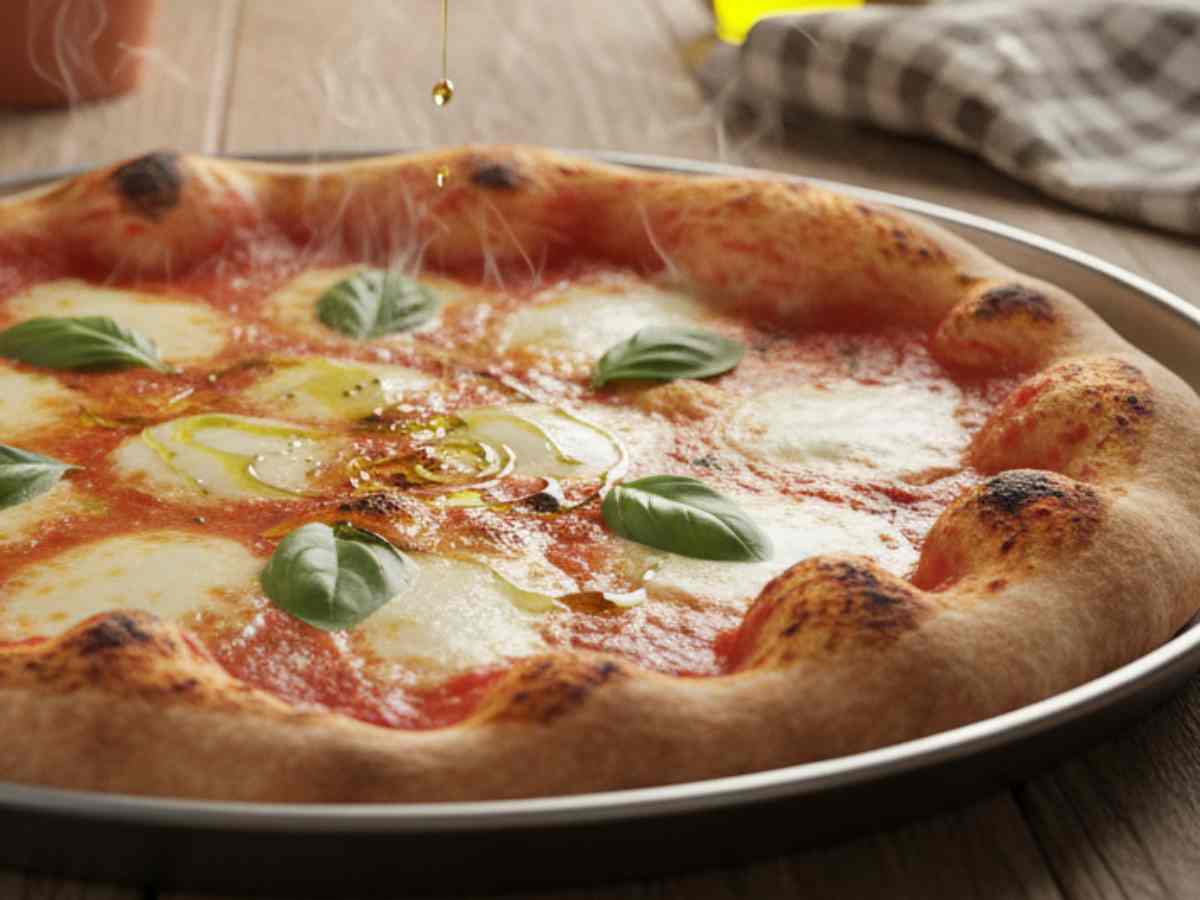 pizza margherita con basilico