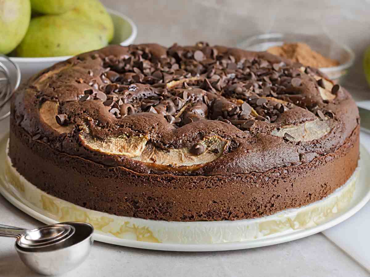 una torta pere e cacao